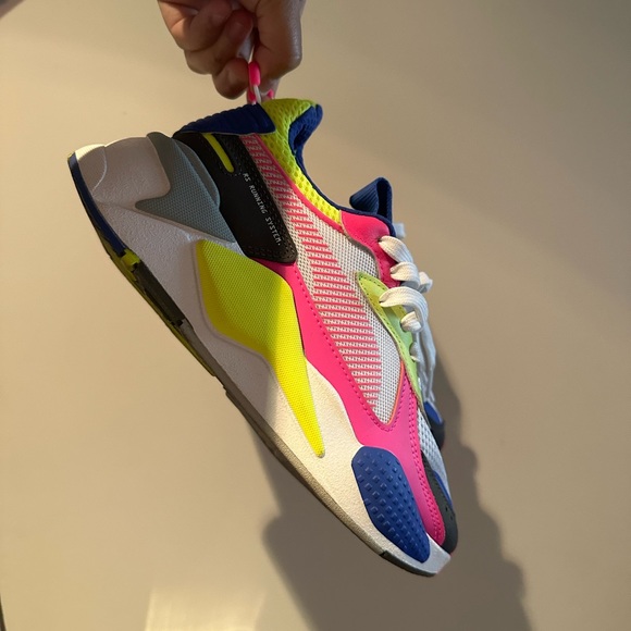 Pre loved shoes. I am moving houses and cleaning out stuff I dont use anymore - Picture 6 of 7